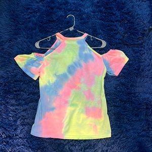 Tie-dye cold shoulder top